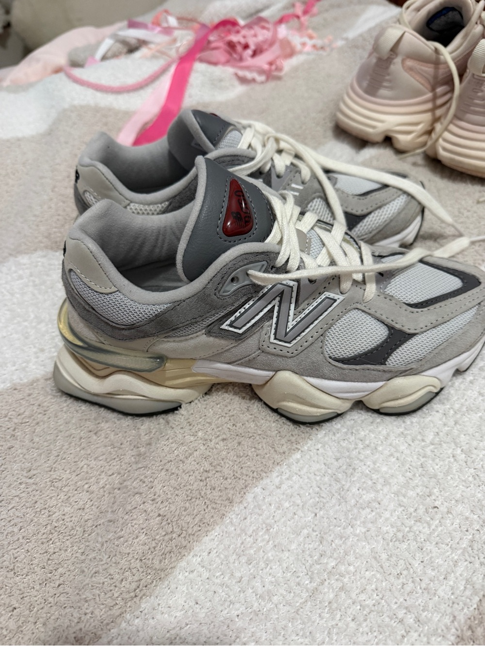 Women’s New Balance 9060s size 6
